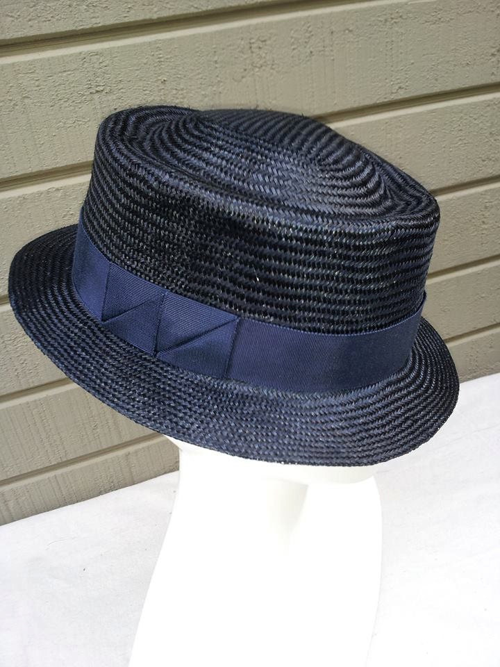 Schweinskuchen Strohhut "Kopernikus" Handmodellierte Für Männer Und Frauen von CorinaHaywood