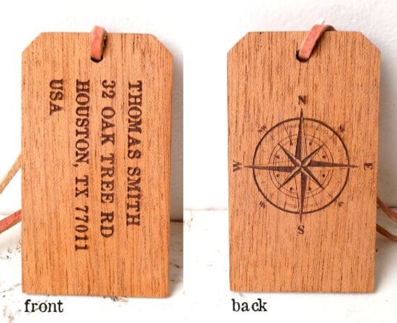 Personalisierter Gepäckanhänger, Gepäckanhänger Aus Holz, Mahagoni Gravur, Hochzeitsgeschenk, Geschenk Zum 5. Jahrestag von CorkCountryCottage