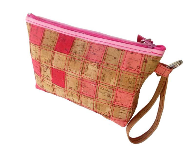 Vegane Kork Kosmetiktasche, Makeup Reisetasche, Rosa Reißverschlusstasche, Leder Kulturtasche von CorkCraftsClay