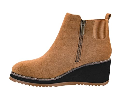 Corkys Footwear Apple Sauced Wedge Bootie mit einem 5,7 cm Absatz, weich gepolsterte EVA-Einlegesohlen für den ganzen Tag, durchgehender Reißverschluss innen mit einem elastischen von Corkys Footwear