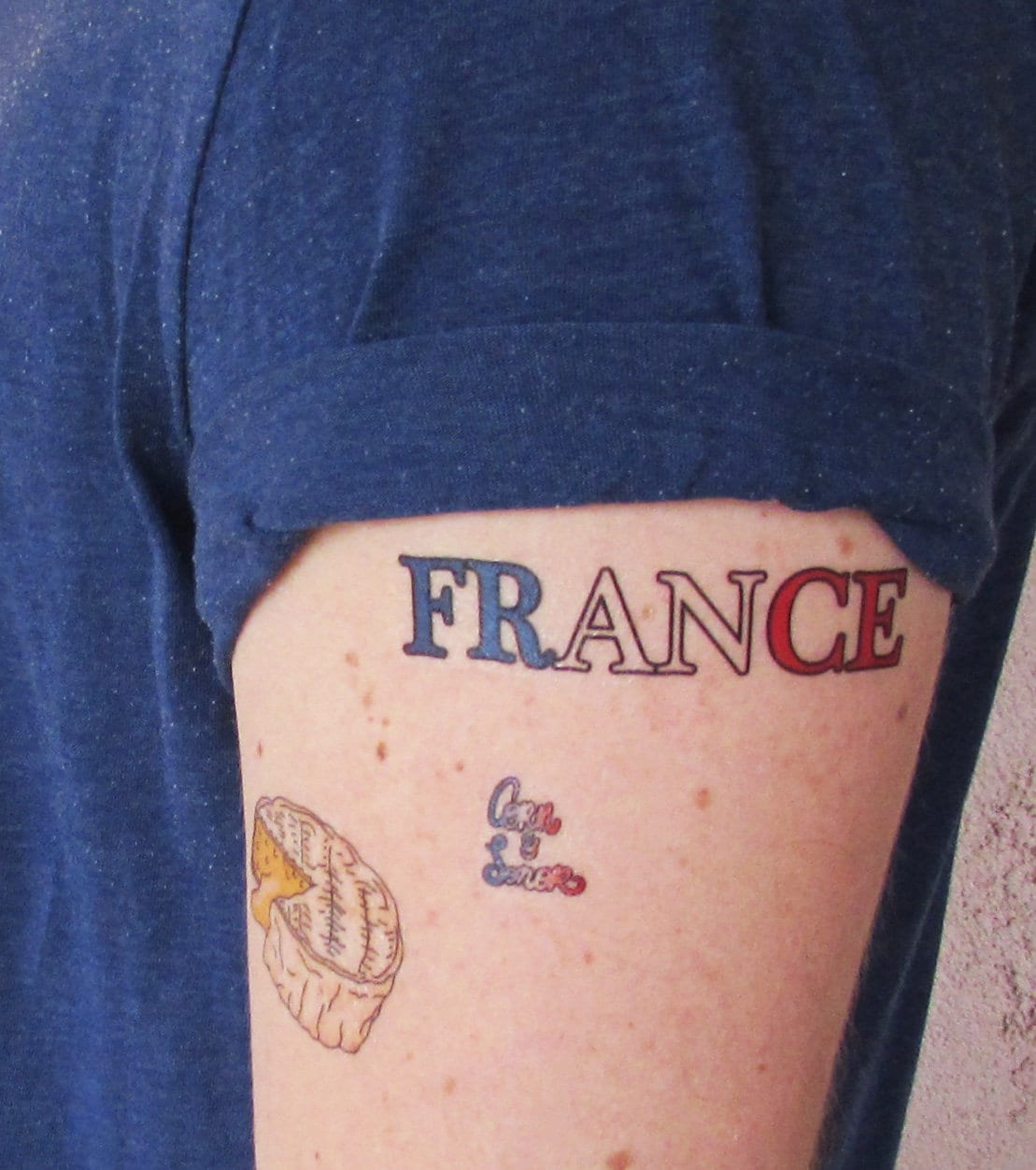 Tattoos Ephemes Mais & Sonor-Anhänger France-Apero-Camembert-Pikette-Unisex Tattoos Ephemes Mais & Sonor-Anhänger France-Apero-Camembert-Pikette-Unisex von CornAndSonor