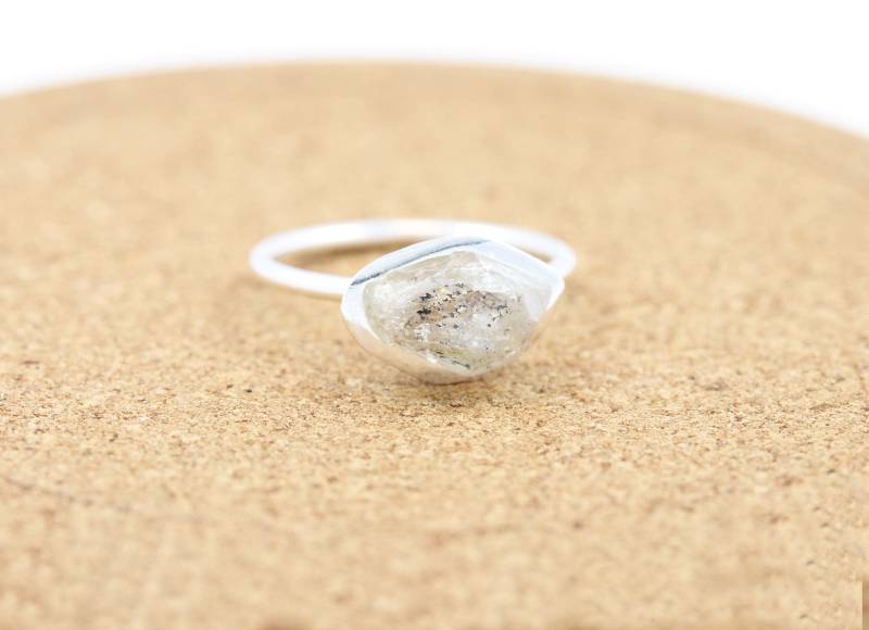 sterling Silber Roher Herkimer Diamant Ring Mit Öl-Einschlüssen|Rohedelstein |Filigraner Boho|Rohkristall Ring|Boho |April Geburtsstein von CorneliousWhite