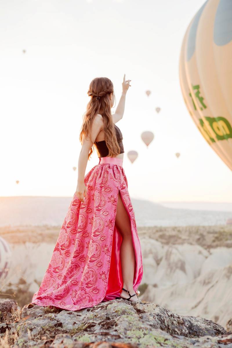 Einfach Atemberaubend Exklusiver Voll Geformter Maxi-Rock Aus Dünnem Exklusiven Floralem Rosa Brokat Mit Gold. Rock Spur Oder Ausschnitt Einfach Atemberaubend Exklusiver Voll Geformter Maxi-Rock Aus Dünnem Exklusiven Floralem Rosa Brokat Mit Gold. Rock Spur Oder Ausschnitt von Corsettery