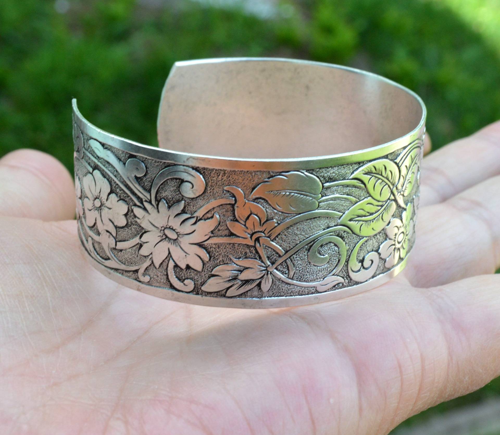 Manschette Armband 1 Zoll Sterling Silber Vergoldet Über Messing Hand Fertig Floral Pattern von CorsivaDesign