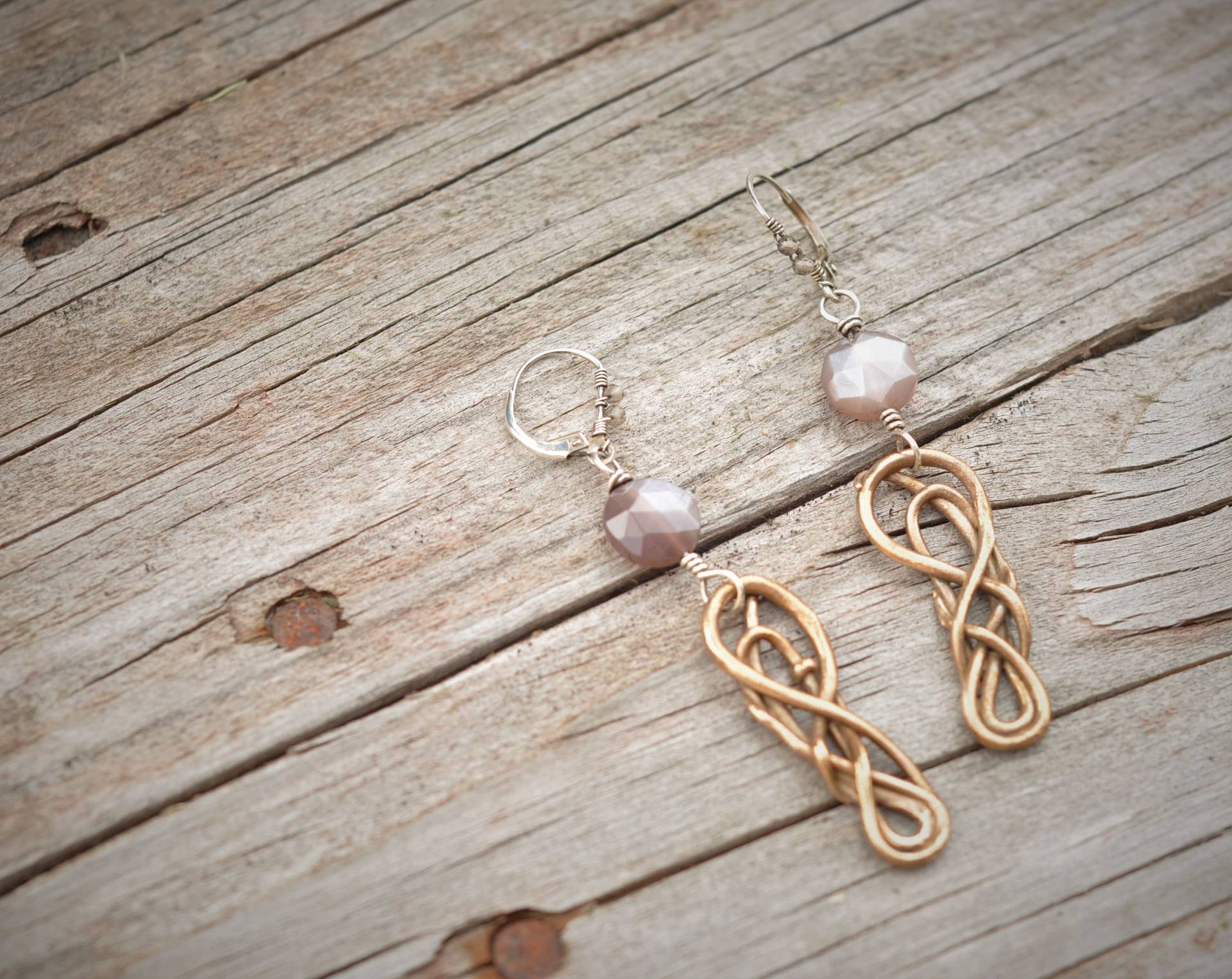 Bronze-Knoten, Sable Facettierten Mondstein, Rauchigen Quarz Sterling Silber Erdige Ohrringe Bronze-Knoten, Sable Facettierten Mondstein, Rauchigen Quarz Sterling Silber Erdige Ohrringe von CorvidaeFineArt