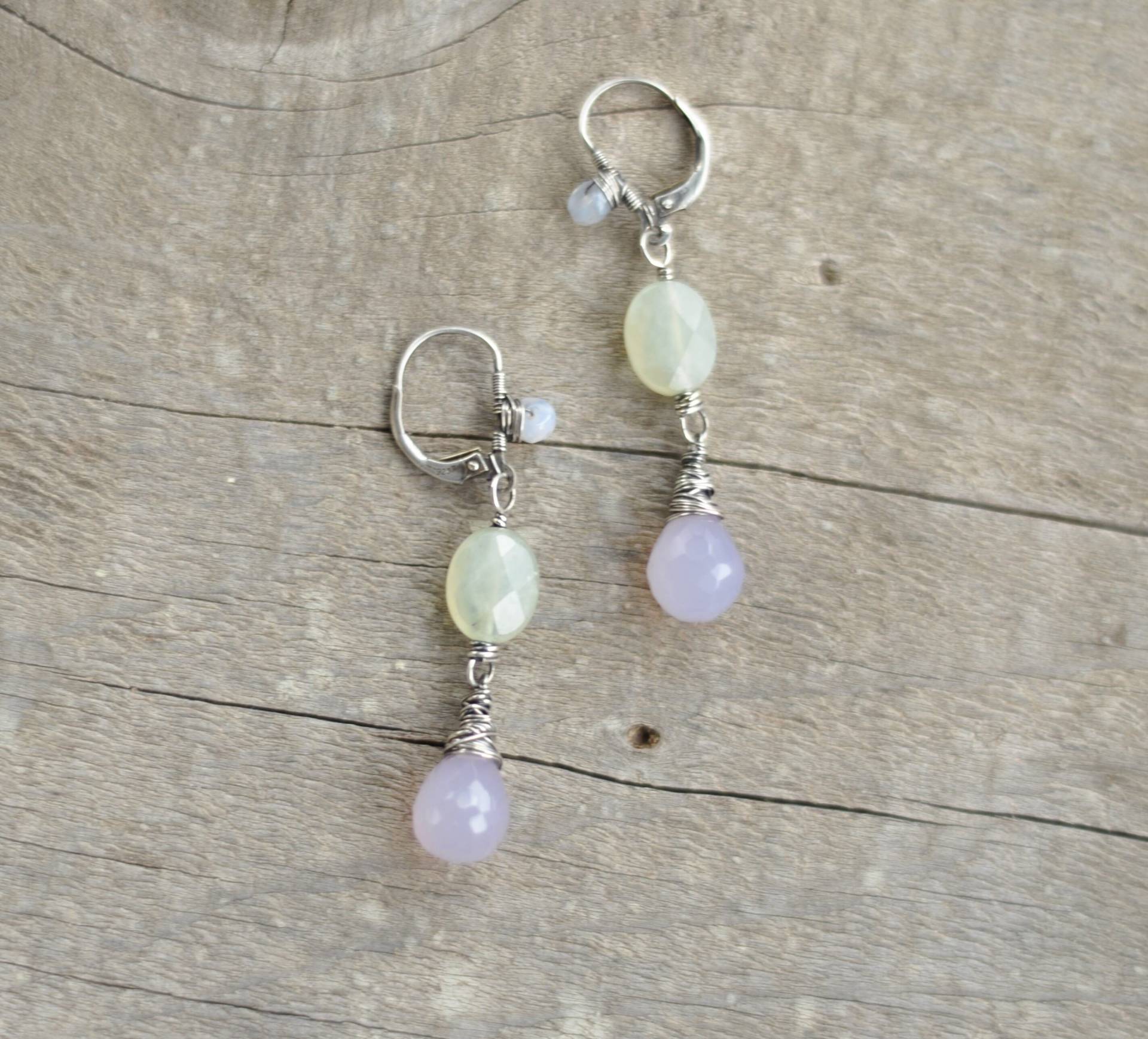 Pastell Jade, Blaue Spitze Achat Und Facettierten Lila Tropfen Von Hand Gemacht Schöne Ohrringe Sterling Silber Pastell Jade, Blaue Spitze Achat Und Facettierten Lila Tropfen Von Hand Gemacht Schöne Ohrringe Sterling Silber von CorvidaeFineArt