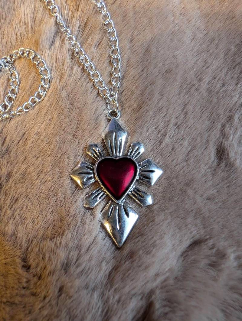 Gothic Halskette Mit Wunderschönen Kreuz/Herz Anhänger, Versilbert, Dark Romance Gothic Halskette Mit Wunderschönen Kreuz/Herz Anhänger, Versilbert, Dark Romance von CorvusLuna