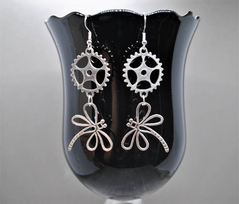 Libellen Ohrhänger Mit Zahnrad, Steampunk Design von CorvusLuna