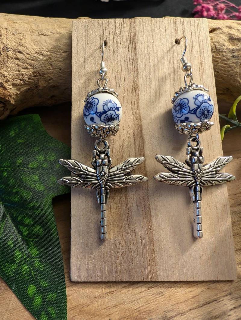 Libellen Ohrringe Mit Delfter Porzellan Perle von CorvusLuna