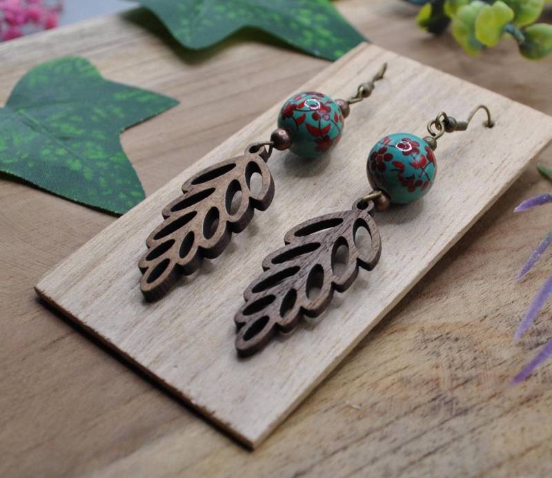 Ohrhänger Mit Porzellan Perle Und Holz Anhänger - Neue Kollektion Ohrhänger Mit Porzellan Perle Und Holz Anhänger - Neue Kollektion von CorvusLuna