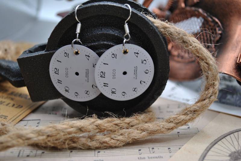 Uhren Zifferblatt Ohrhänger, Steampunk Industrie Design Uhren Zifferblatt Ohrhänger, Steampunk Industrie Design von CorvusLuna