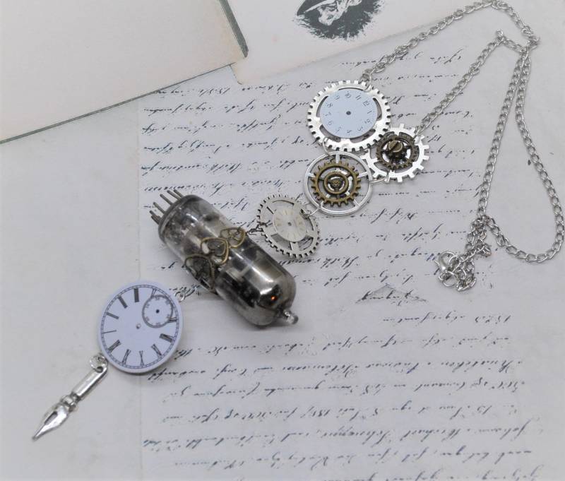steampunk Kette Mit Alter Radioröhre Und Ziffernblatt, Au0Ergewöhnlicher Schmuck, Zeppelin von CorvusLuna