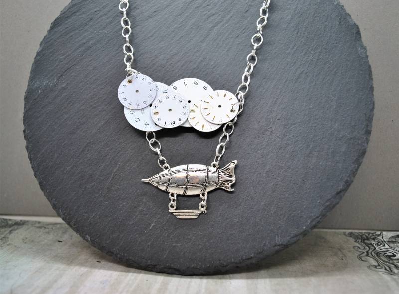 steampunk Kette Mit Zeppelin Und "Wolke" Aus Ziffernblättern, Luftschiff von CorvusLuna