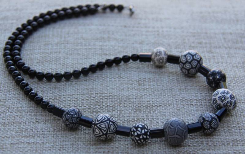 Einzigartige Onyx Swarovski Perle Schwarz Weiß Halskette Aus Fimo Samunnat von CosaPreciosa