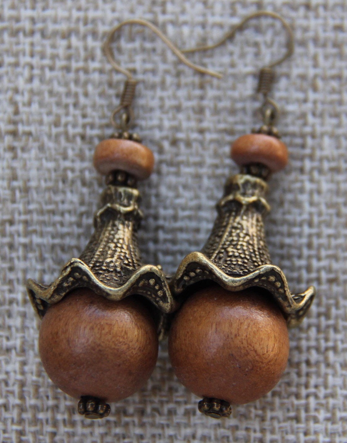 Messing Holz Komplizierte Perle Kegel Rot Grün Rosa Senf Ohrringe Messing Holz Komplizierte Perle Kegel Rot Grün Rosa Senf Ohrringe von CosaPreciosa