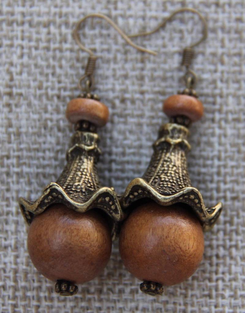 Messing Holz Komplizierte Perle Kegel Rot Grün Rosa Senf Ohrringe Messing Holz Komplizierte Perle Kegel Rot Grün Rosa Senf Ohrringe von CosaPreciosa