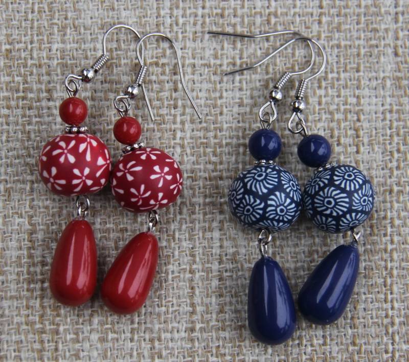 Polymer Clay Swarovski Tropfen Einzigartige Ohrringe Rot Blau Blumenwirbel Polymer Clay Swarovski Tropfen Einzigartige Ohrringe Rot Blau Blumenwirbel von CosaPreciosa