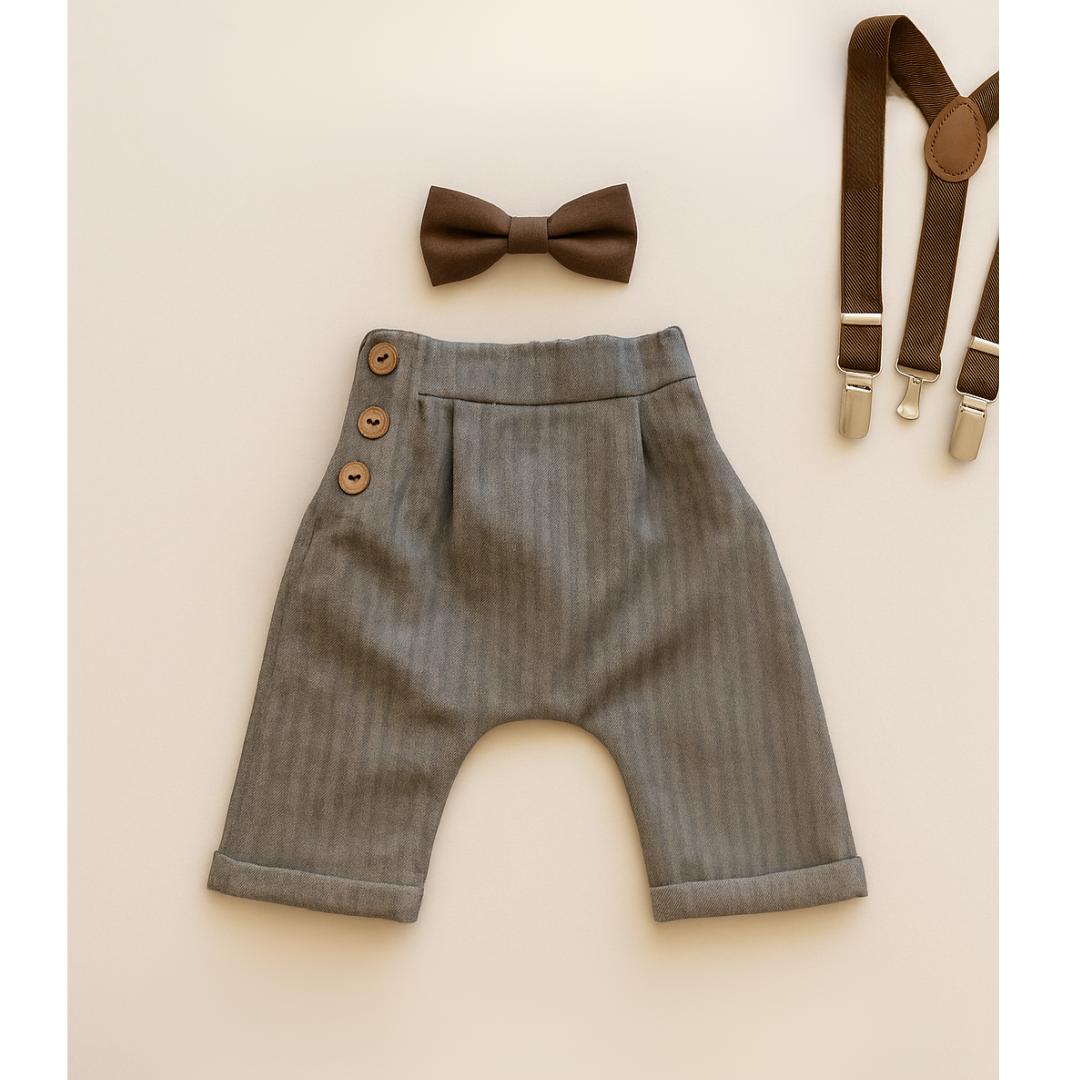 Elegante Babyhose Für Jungen - Hoch Taillierte Hose Mit Holzknöpfen Hochzeitsanzug Kleidung Kinder Outfit Besondere Anlässe Elegante Babyhose Für Jungen - Hoch Taillierte Hose Mit Holzknöpfen Hochzeitsanzug Kleidung Kinder Outfit Besondere Anlässe von CosababyOrganics