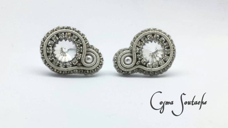 Kleine Silber Soutache Ohrringe, Kristallohrringe, Perlenohrringe, Schmuck, Kristallschmuck, Lappen Ohrringe Kleine Silber Soutache Ohrringe, Kristallohrringe, Perlenohrringe, Schmuck, Kristallschmuck, Lappen Ohrringe von CosmaSoutache