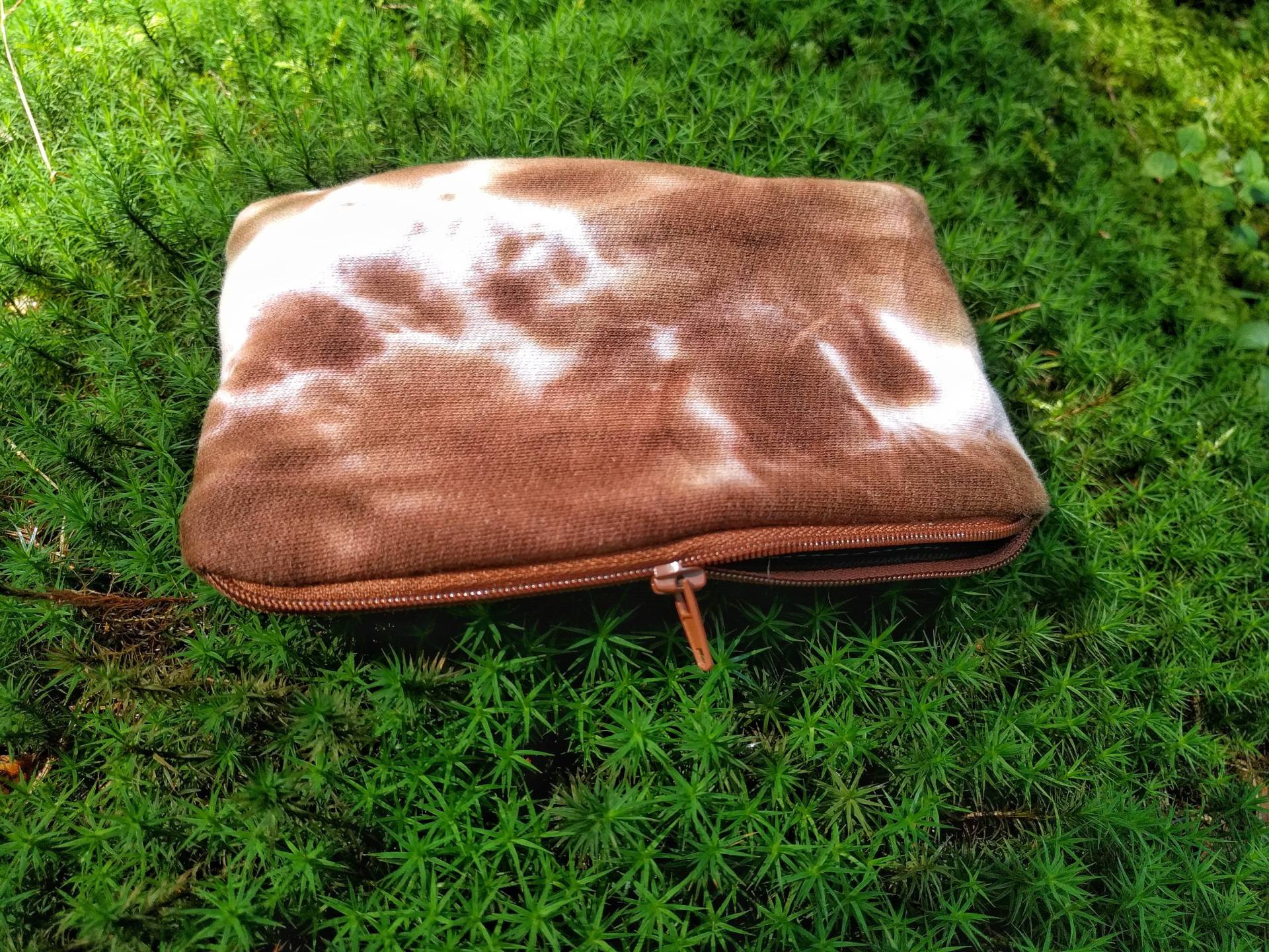 Reisetasche Tie Dye Stoff Braun Reißverschlusstasche Handgemacht Hippie Handtasche _ Täschchen Baumwolle Fleece Ooak Muttertagsgeschenk Reisetasche Tie Dye Stoff Braun Reißverschlusstasche Handgemacht Hippie Handtasche _ Täschchen Baumwolle Fleece Ooak Muttertagsgeschenk von CosmiaVision