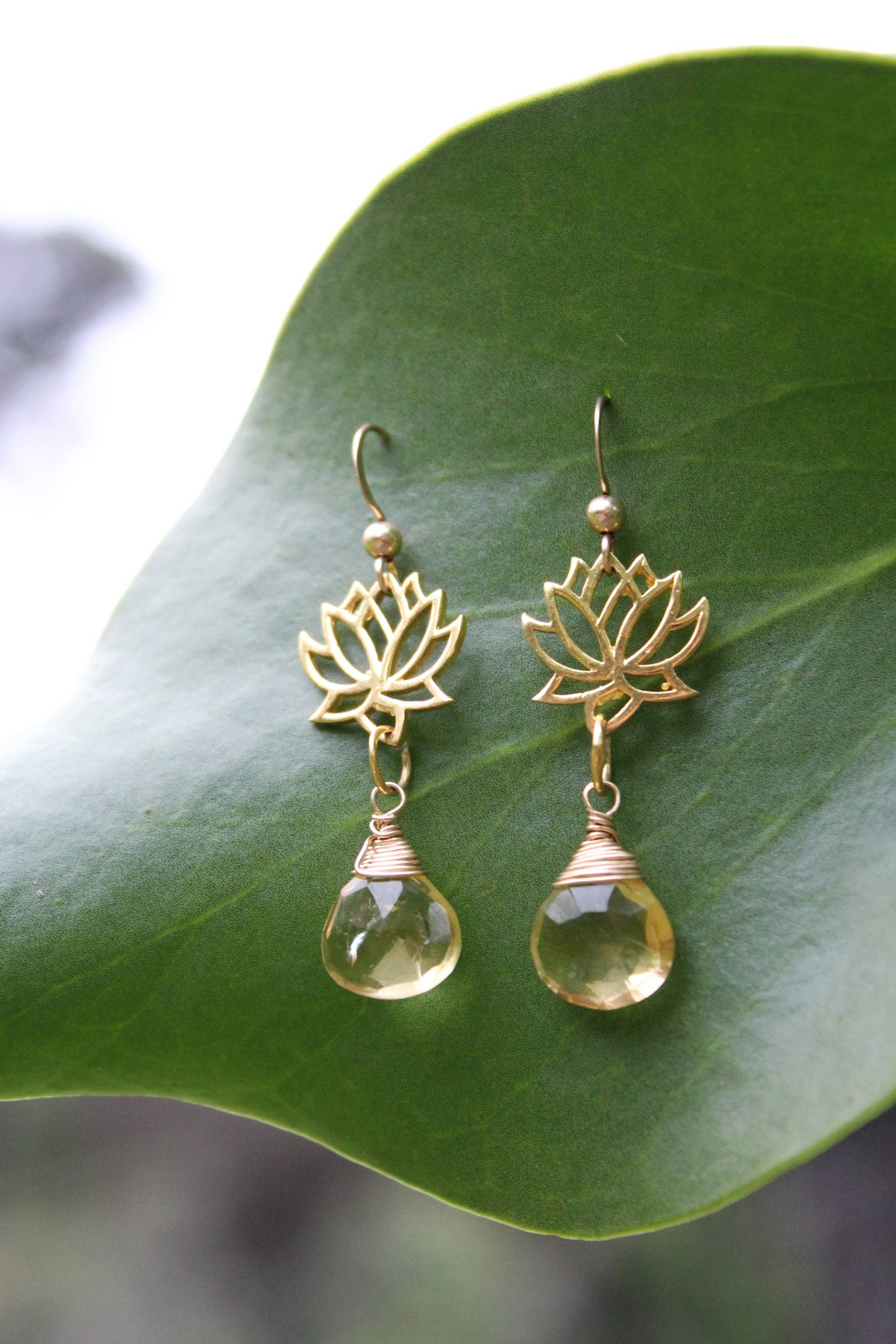 Gold Citrin Lotus Blume Ohrringe Draht Gewickelt Boho Schmuck Gold Citrin Lotus Blume Ohrringe Draht Gewickelt Boho Schmuck von CosmicAlignmentShop