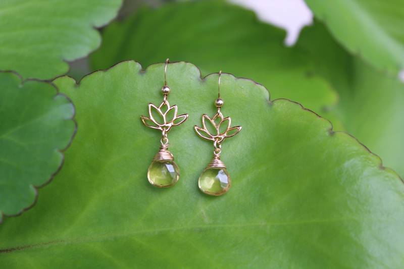Gold Lotus Citrin Ohrringe Draht Gewickelt Edelstein Ohrringe Gold Lotus Citrin Ohrringe Draht Gewickelt Edelstein Ohrringe von CosmicAlignmentShop