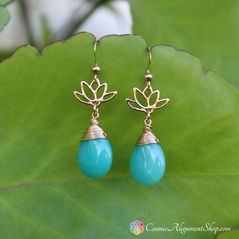 Lotus Ohrringe Aus Blauer Jade Vermeil Gold, Handgefertigt in Hawaii Lotus Ohrringe Aus Blauer Jade Vermeil Gold, Handgefertigt in Hawaii von CosmicAlignmentShop