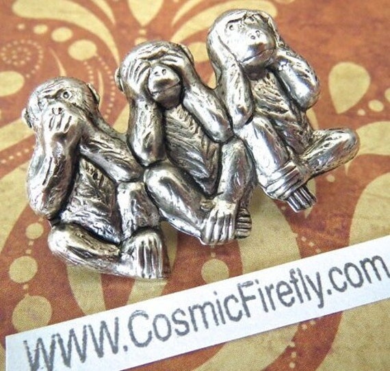 Kleiner Affe Pin Brosche Steampunk Style Spreche Kein Böses Sehen Hören Cosplay Accessoires Versilbertes Metall von CosmicFirefly