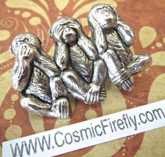 Kleiner Affe Pin Brosche Steampunk Style Spreche Kein Böses Sehen Hören Cosplay Accessoires Versilbertes Metall von CosmicFirefly