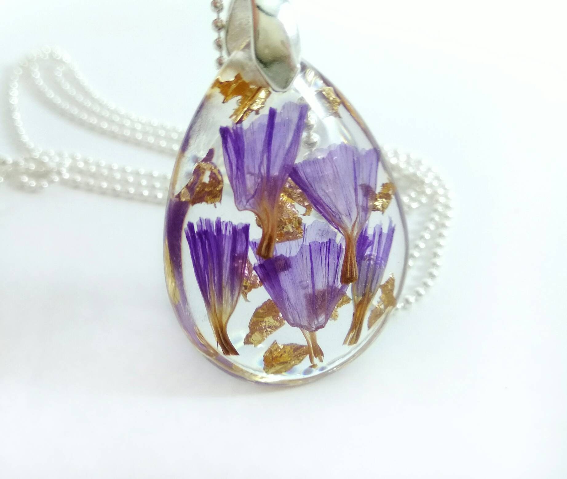 Echte Lila Statice Blumen Halskette Sterling Silber Kette, Harz Anhänger von CosmicLensJewellery