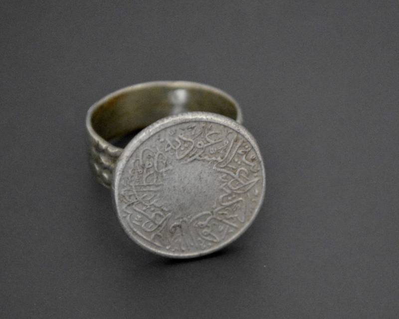 Alter Münzring Aus Dem Jemen - Größe 8, 5 von CosmicNorbu