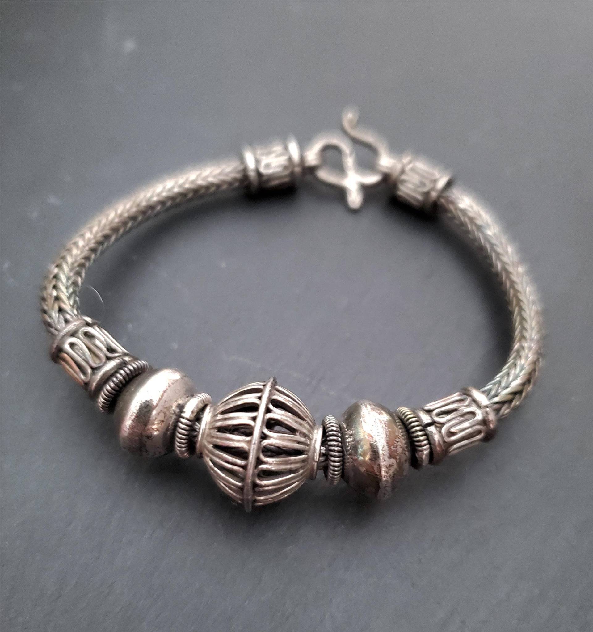 Bali Geflochtenes Schlangenketten Armband Mit Silber Perlen - Klein Sterling Bali Geflochtenes Schlangenketten Armband Mit Silber Perlen - Klein Sterling von CosmicNorbu