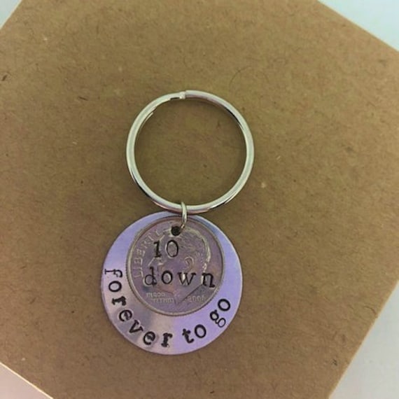 10 Down & Forever To Go, 10. Jahrestag Schlüsselanhänger, Dime Geschenk Für Sie Oder Ihn 10 Down & Forever To Go, 10. Jahrestag Schlüsselanhänger, Dime Geschenk Für Sie Oder Ihn von CosmicSoupp