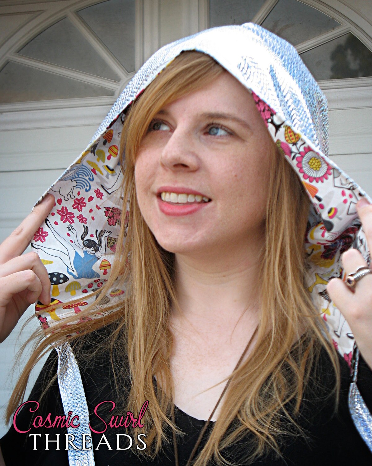 Silber Alice Im Wunderland Kapuze - Reversible Silber Alice Im Wunderland Kapuze - Reversible von CosmicSwirlThreads