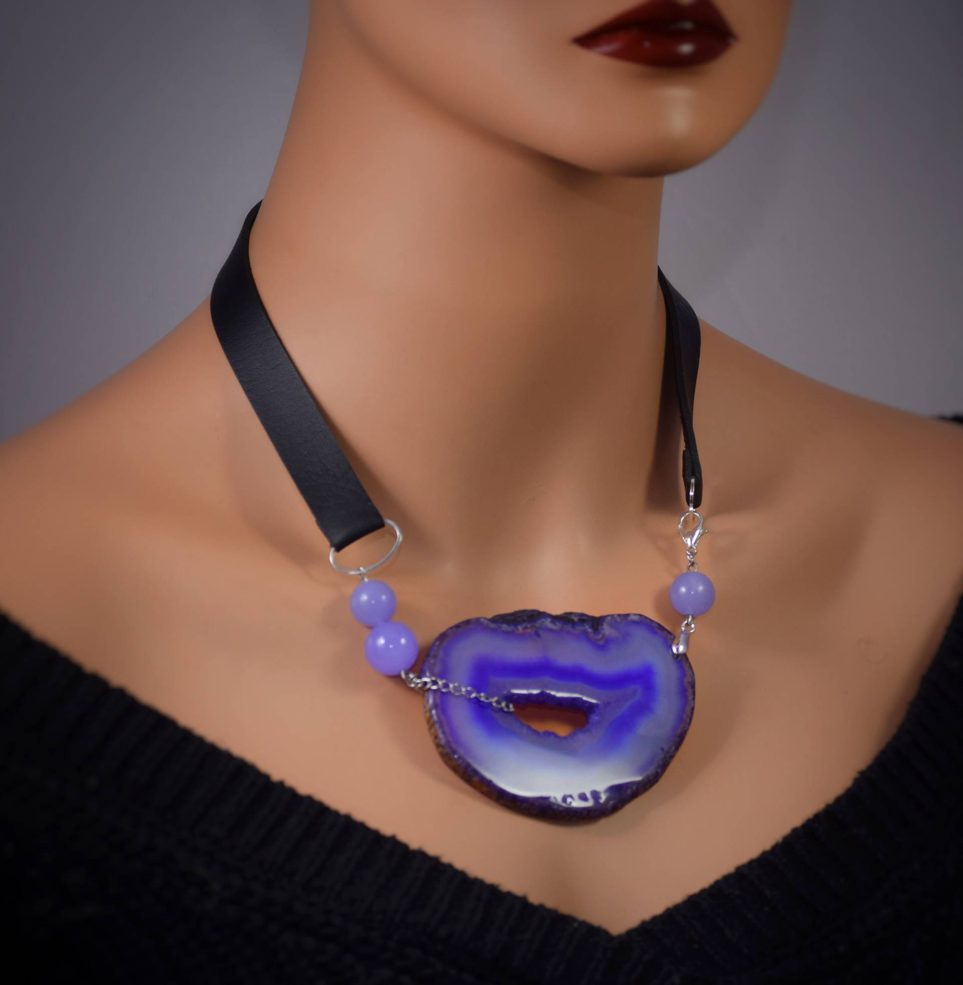 Druzy Statement Halskette. Große Lila Achatscheibe Als Anhänger. Lila Achat Druzy Scheibe Lavendel Jade Anhänger Druzy Statement Halskette. Große Lila Achatscheibe Als Anhänger. Lila Achat Druzy Scheibe Lavendel Jade Anhänger von Cosmo888