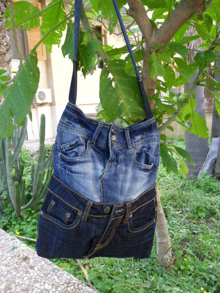 Jeans Tasche Recycelt. Mit Innentasche, Schwarzem Satinfutter Und Reißverschluss. Ermäßigter Preis Kostenloser Versand Mit Sendungsverfolgung Jeans Tasche Recycelt. Mit Innentasche, Schwarzem Satinfutter Und Reißverschluss. Ermäßigter Preis Kostenloser Versand Mit Sendungsverfolgung von Cosmosicula