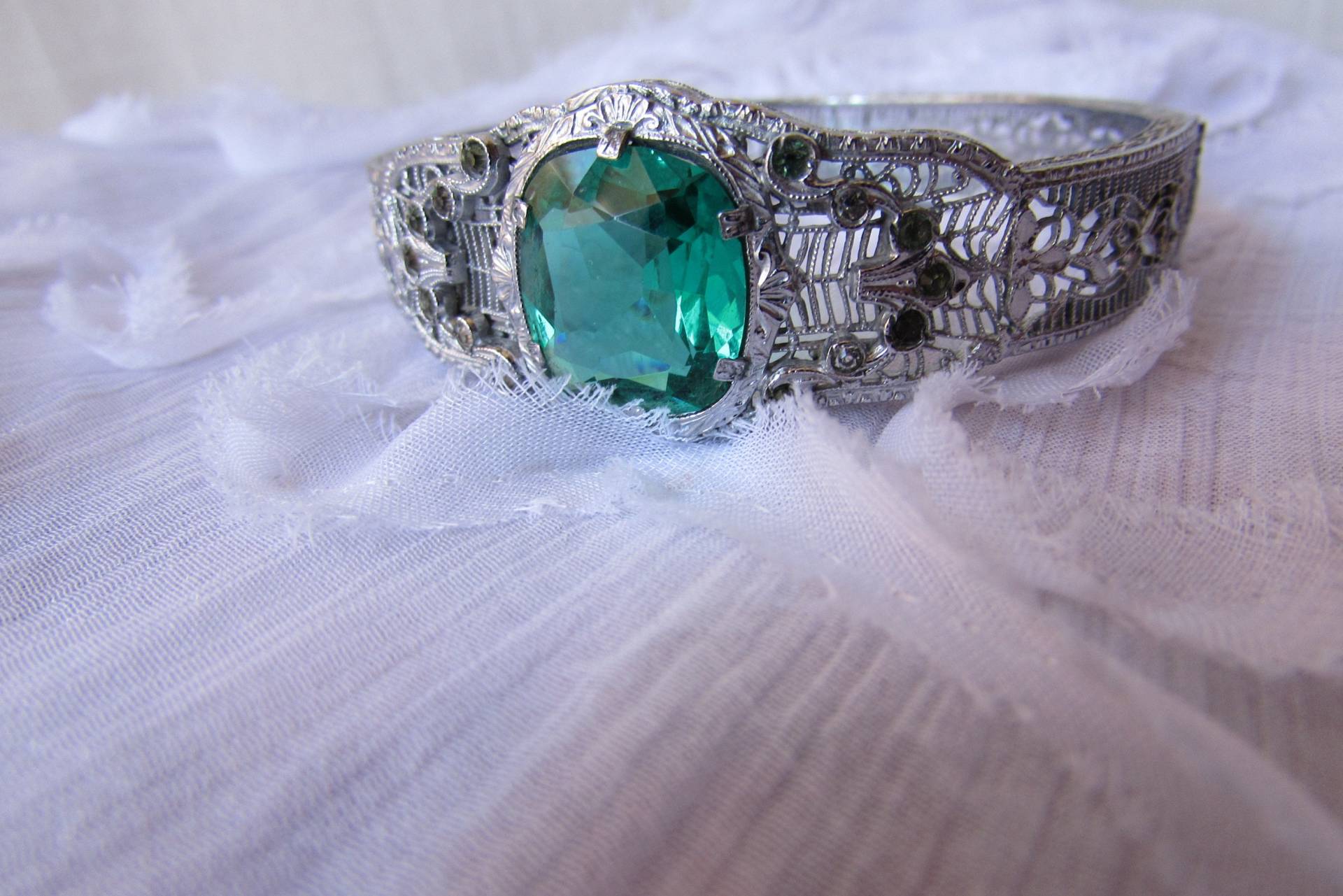 Art Deco Period Armband Silberner Filigraner Smaragdschnitt Aus Strasssteinen 1920Er Jahre Art Deco Period Armband Silberner Filigraner Smaragdschnitt Aus Strasssteinen 1920Er Jahre von CostumeJEWELRYHunter