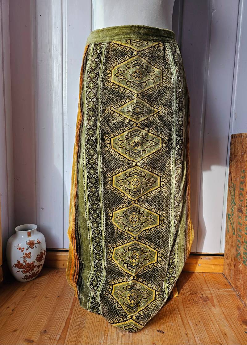 70Er Jahre Samt Handarbeit, Vintage Maxi Rock Gr.36 von CostumeLoveRealities