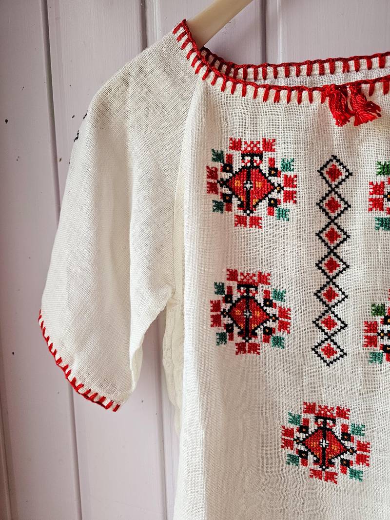 Alte Kurzarmbluse Mit Stickerei, Handarbeit, Gr.34/36 von CostumeLoveRealities