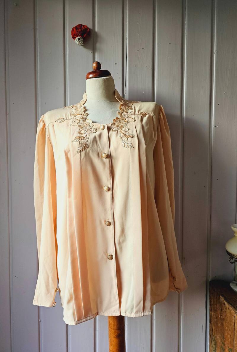 Aprikot Vintage Longbluse Mit Stickerei, Gr.42/44, Maria Bellesi von CostumeLoveRealities