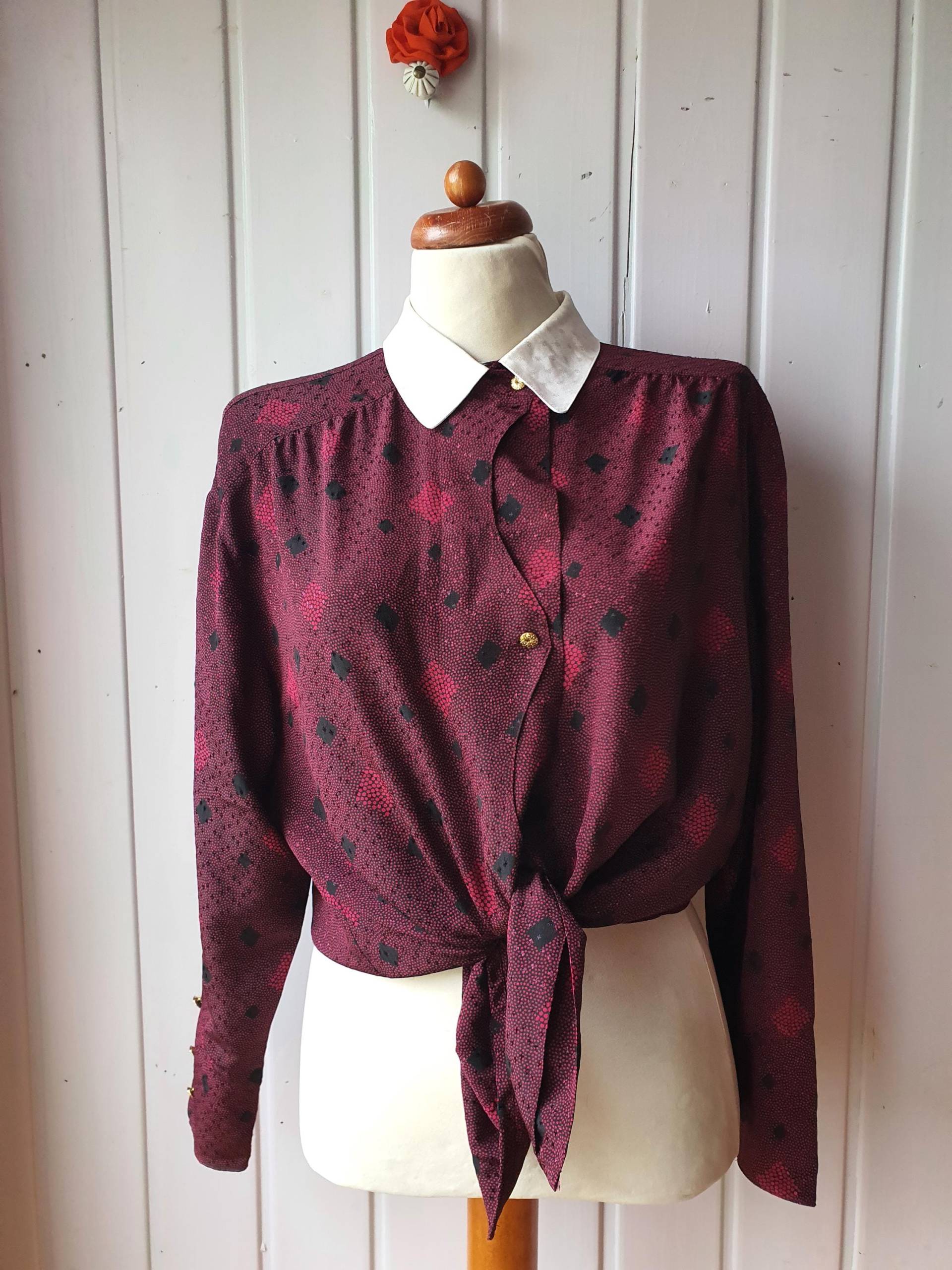 Detailreiche Vintage Bluse Von Gläser Weinrot Gr.42/44 von CostumeLoveRealities