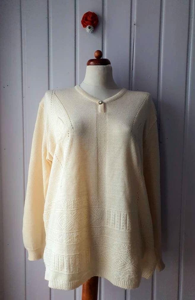 Eleganter Pullover Créme Gr.44/46 Feinstrick Vintage Mit Lochstickerei von CostumeLoveRealities