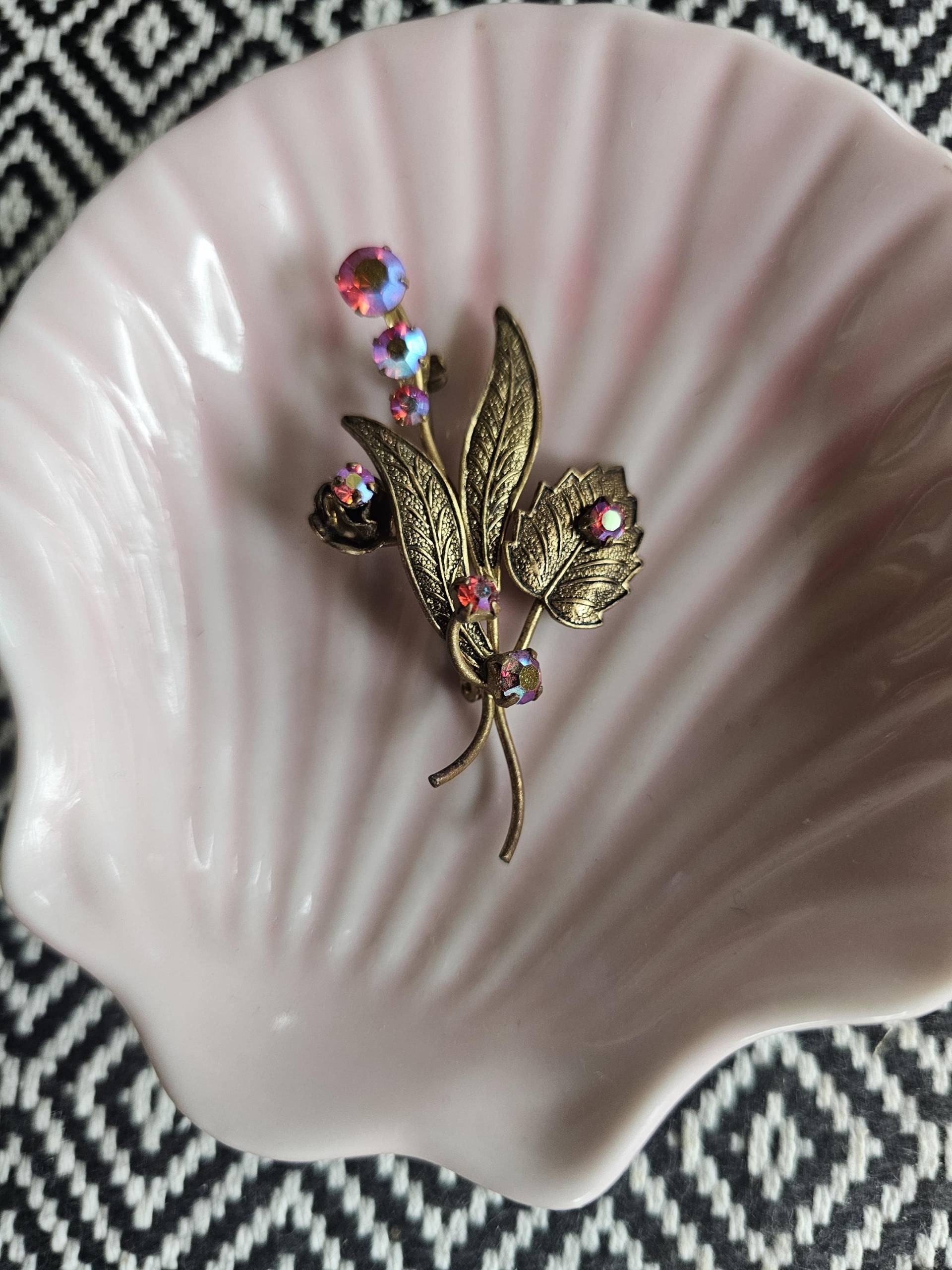 Gablonz, Alte Florale Und Filigran Gearbeitete Brosche von CostumeLoveRealities