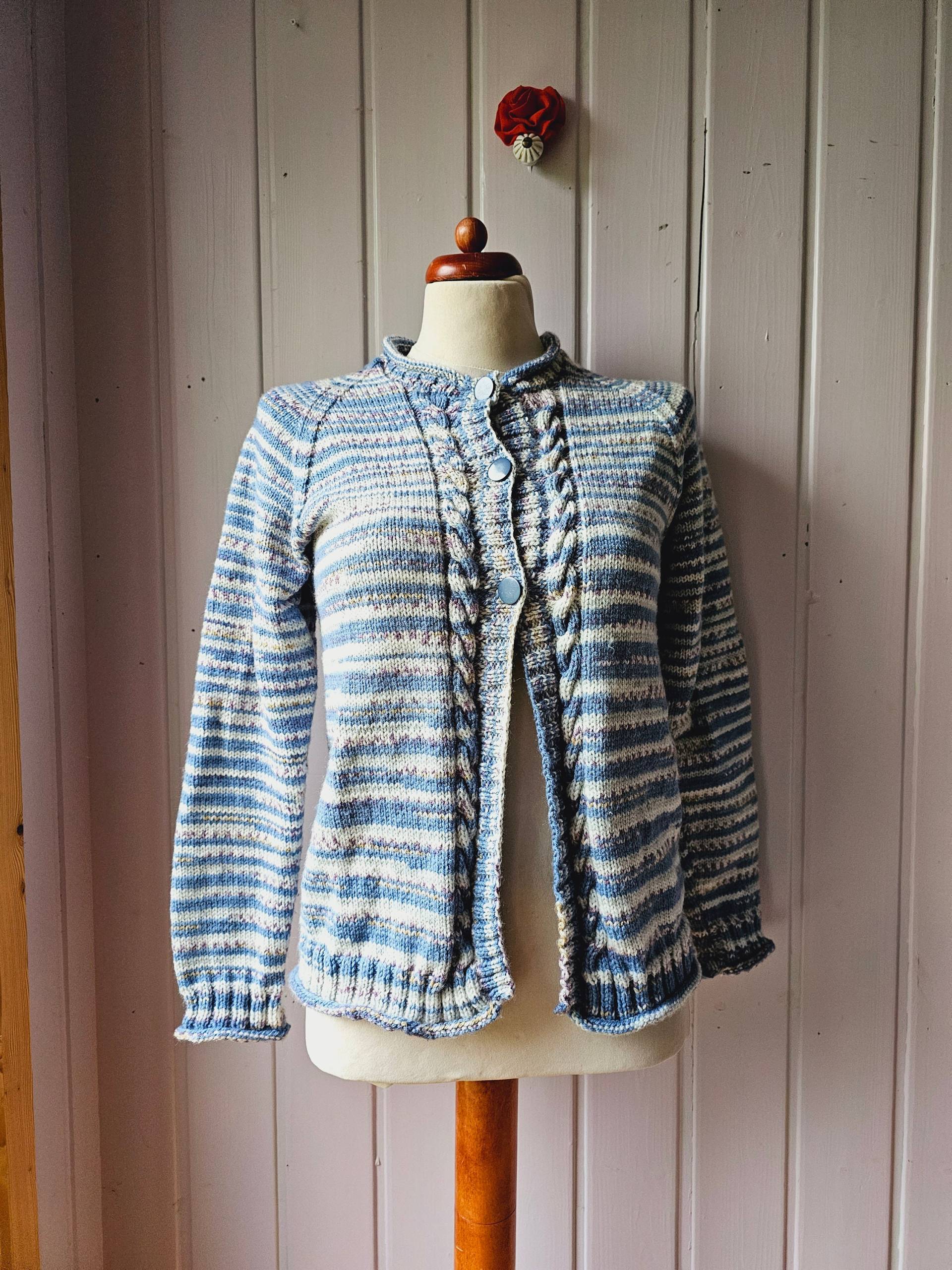 Handarbeit Kuschelweiche Strickjacke, Geringelt, Gr.36 von CostumeLoveRealities