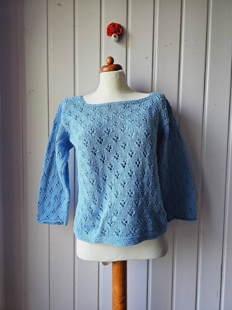 Handgearbeiteter Vintage Pullover Himmelblau, Gr 38/40 von CostumeLoveRealities