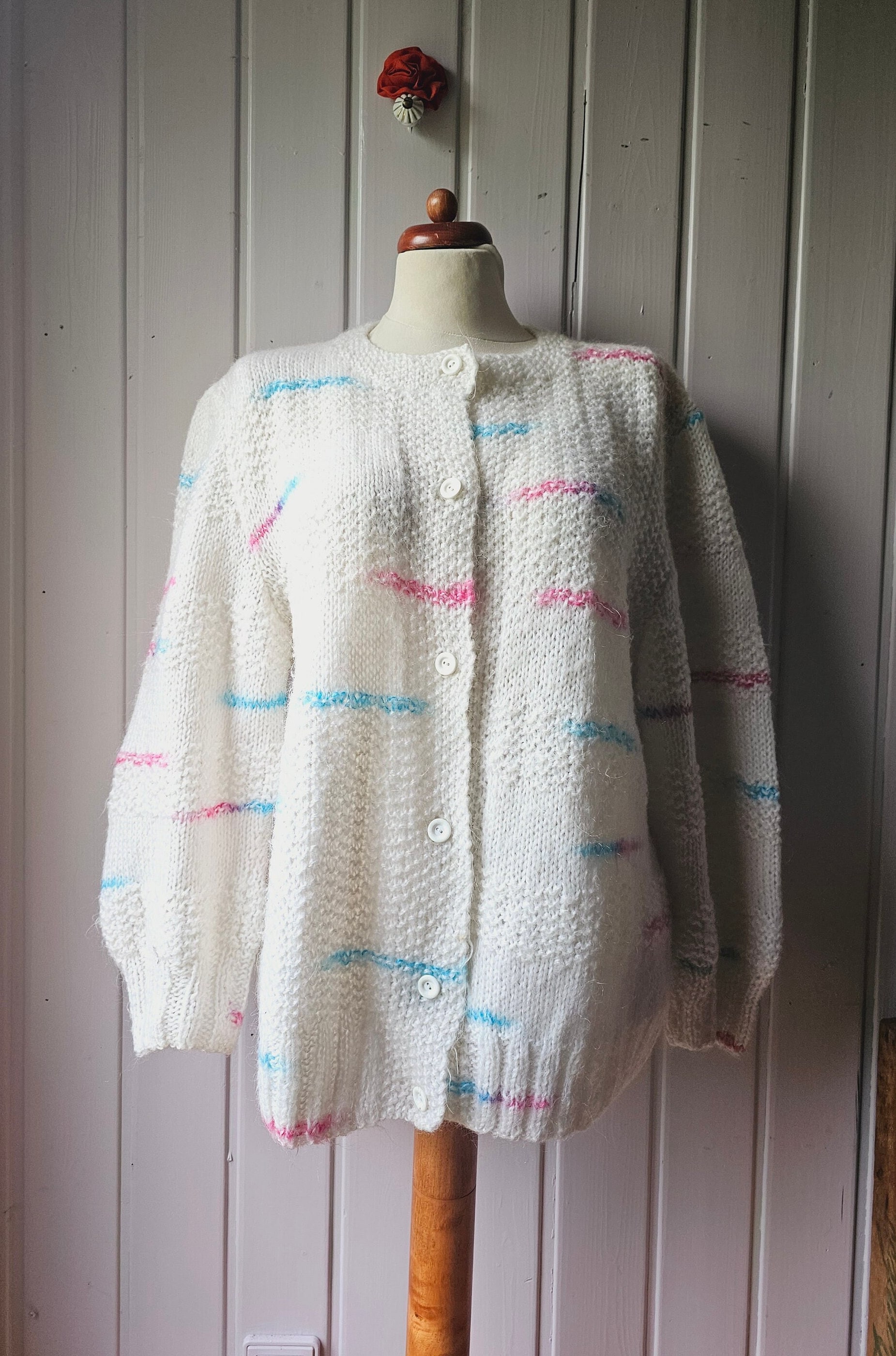 Kuschelige Strickjacke Handarbeit, Gr.42/44 von CostumeLoveRealities