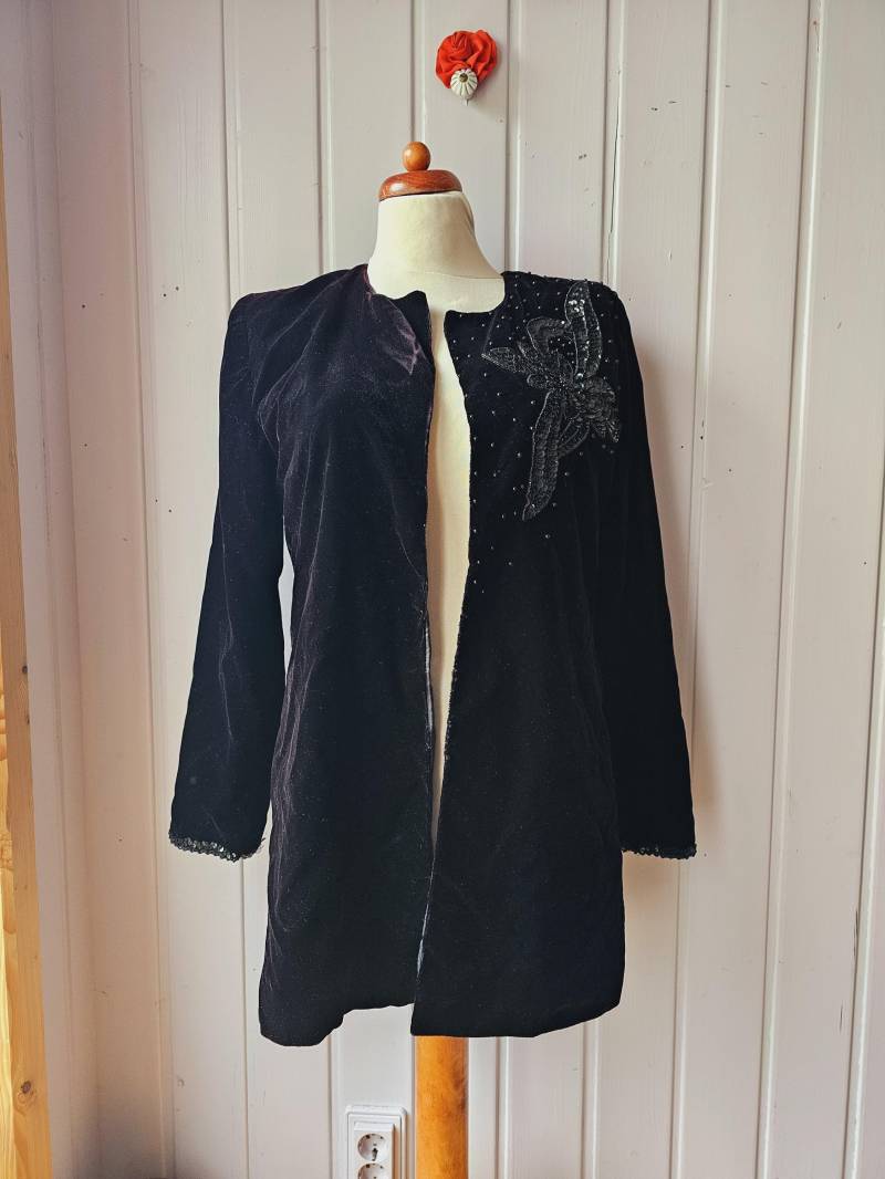 Lange, Elegante Samtjacke Mit Perlenstickerei Und Pailetten Gr.38/40 von CostumeLoveRealities