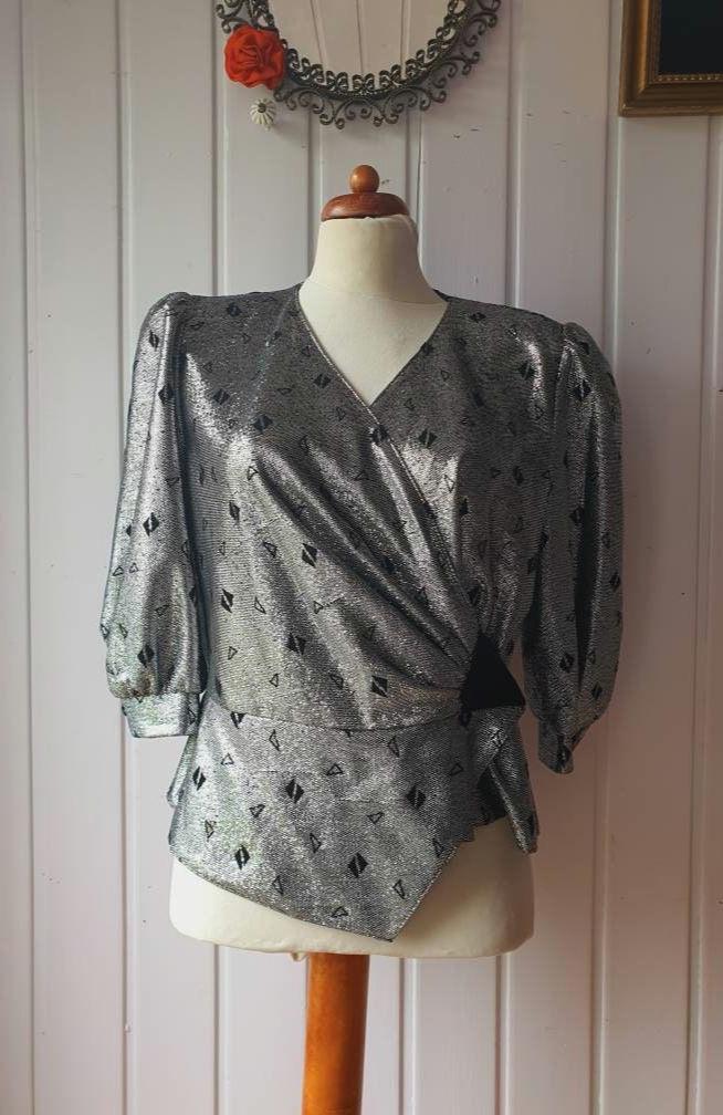 Metallic Vintage Blazer Mit Schößchen, Und Raffung Gr.38/40 von CostumeLoveRealities