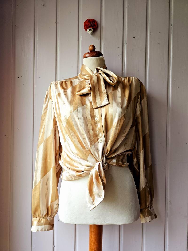 Schluppenbluse Made in France Actualité Gr.42 von CostumeLoveRealities