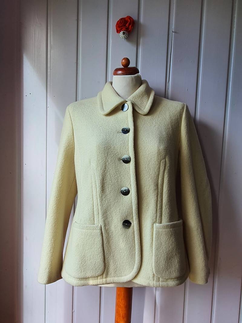 Schurwolle, Créme, Eierschale Jacke Gr.40 von CostumeLoveRealities